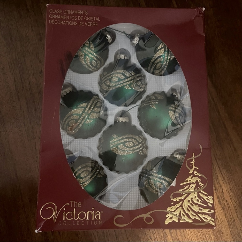 Vintage Victoria collection  emerald green Christmas bulbs. 1995 - Picture 6 of 9
